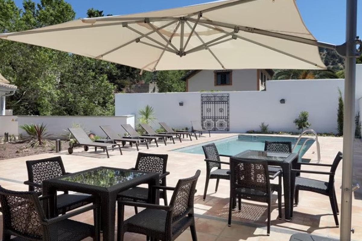 Aurea Washington Irving By Eurostars Hotel Company Γρανάδα Εξωτερικό φωτογραφία A cantilever umbrella